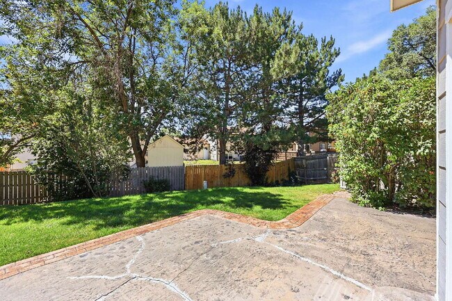 Building Photo - $2,595.95-4 Bed/ 3 Bath-Charming home in Colorado Springs with Central AC