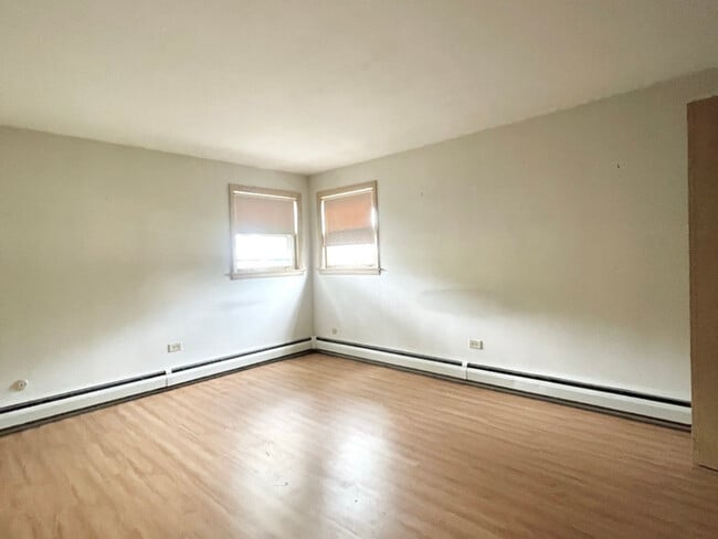 Building Photo - 8304 W Forest Preserve Dr