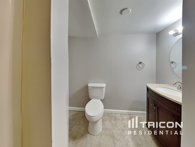 Building Photo - 7067 Brook Side Landing