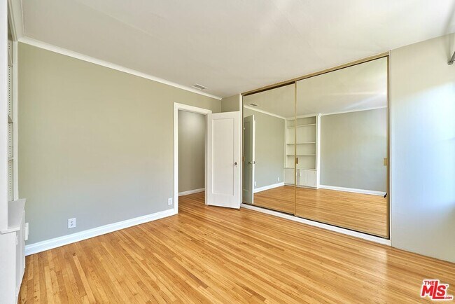 Building Photo - 429 S Orange Dr