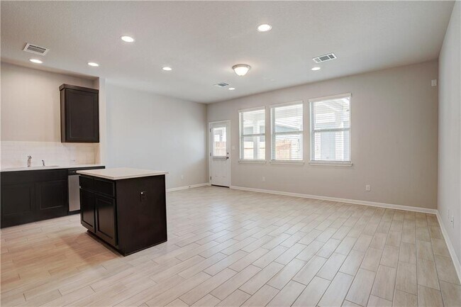 Building Photo - 1724 Artesian Spgs Xing