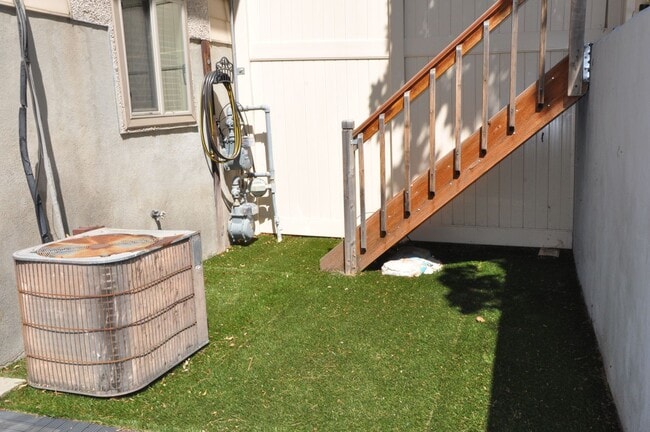 Building Photo - Beautiful 2 bedroom on the east side!