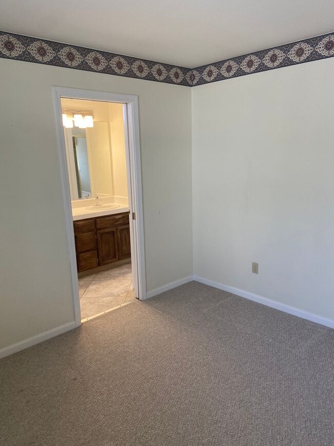 Building Photo - Pristine 4 Bedroom, 3 Bath in South Lexington