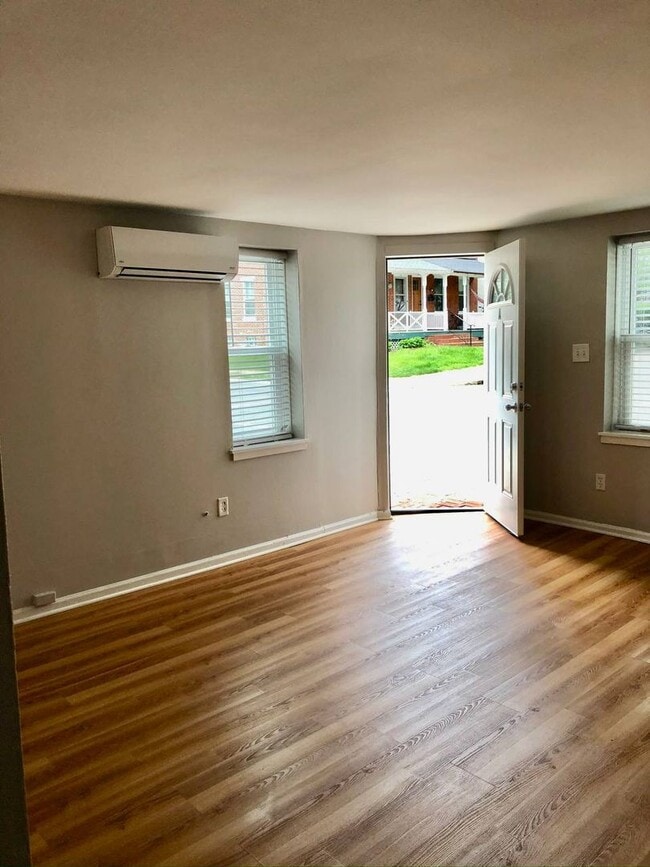 Building Photo - 418 N Darlington St