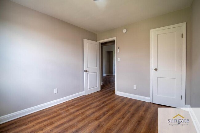 Building Photo - 1410 Dartmouth Ave