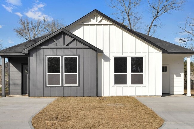 Building Photo - 106 Runnels St