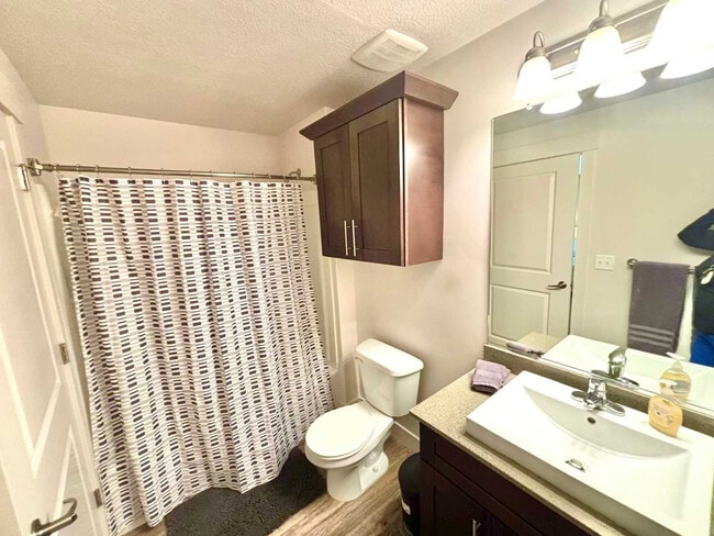 Building Photo - 460 E 400 S