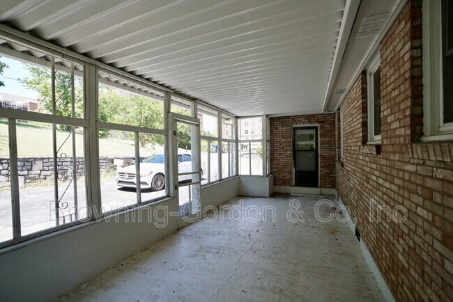 Building Photo - 2101 Eastwood Ave