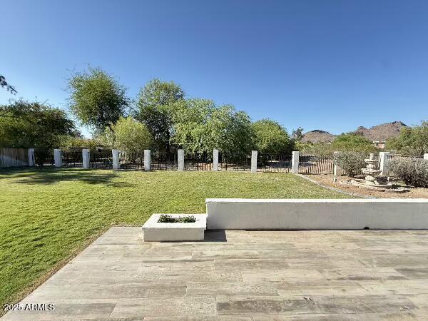 Building Photo - 856 E Village Cir Dr S