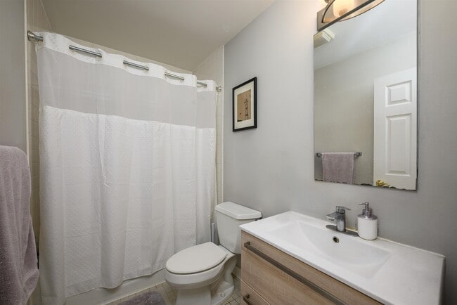 Building Photo - 207 Shearwater Ct W