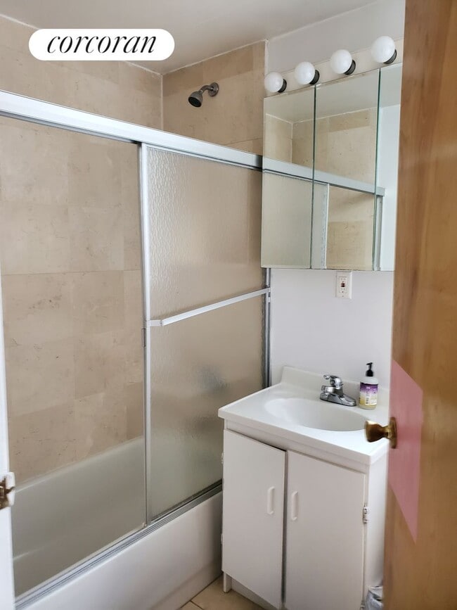 Building Photo - 538 W 50th St