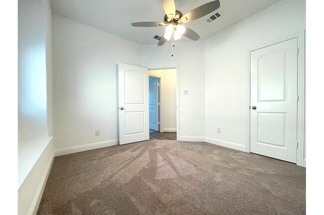 Building Photo - 2818 Diamondback Dr