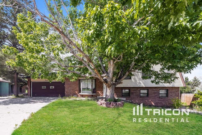 Primary Photo - 3915 Ruskin Pl S