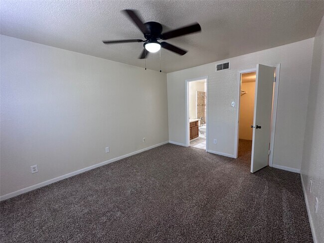 Building Photo - 9700 Leawood Blvd