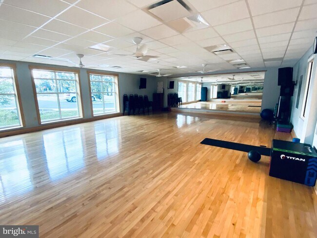 Building Photo - 623 Yorktown Blvd