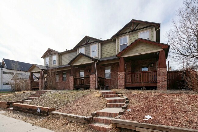 Building Photo - Exceptional 5-Bedroom Home Steps from the University of Denver