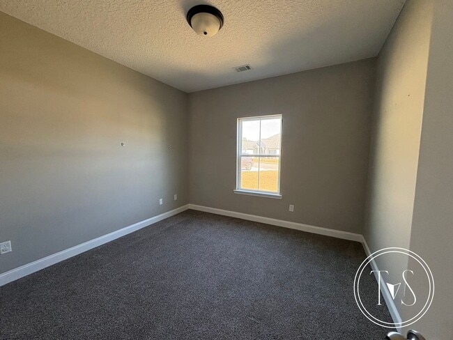 Building Photo - RATE DROP ALERT (was $2200/month)!