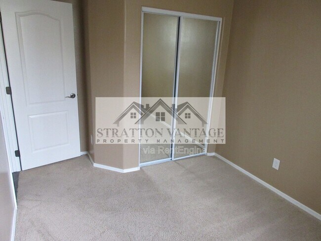 Building Photo - 2741 S Equestrian Dr