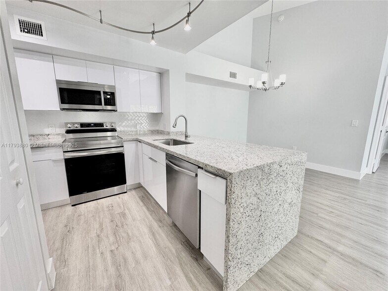 Building Photo - 677 NW 170th Ter