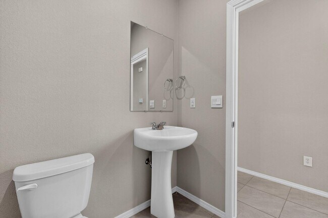 Building Photo - 4847 Mount Salas St NE