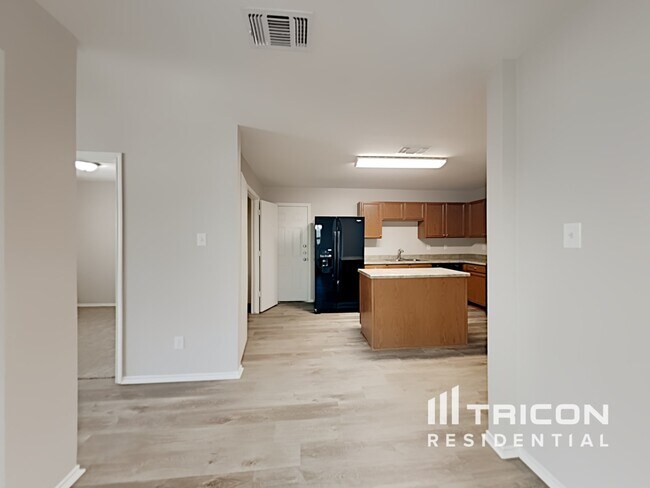 Building Photo - 10607 Shaencrest