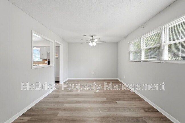 Building Photo - 2941 Rollingwood Dr