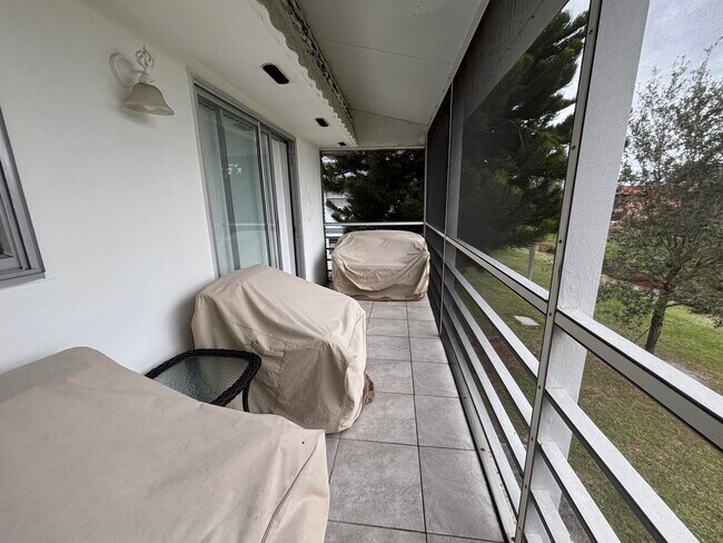 Building Photo - 596 Saxony M