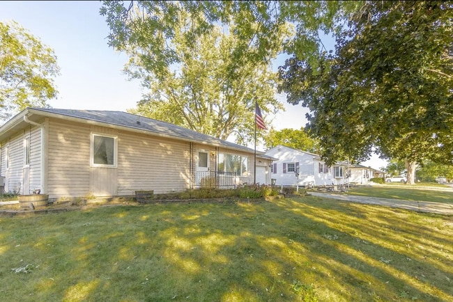 Building Photo - Beautiful 3-Bed 1.5-Bath House in Waterloo