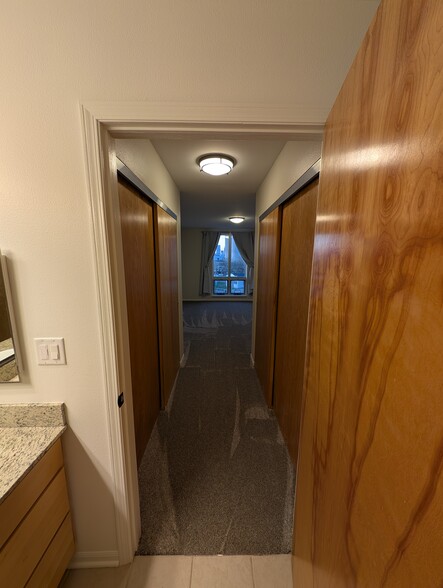 Building Photo - 2121 S Kinnickinnic Ave