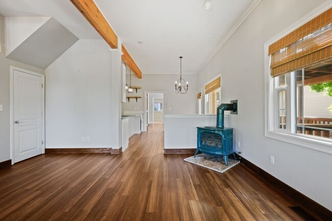Building Photo - 2720 Sq. Ft. Character Home in downtown Ol...