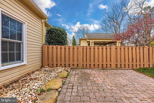 Building Photo - 910 McLendon Dr