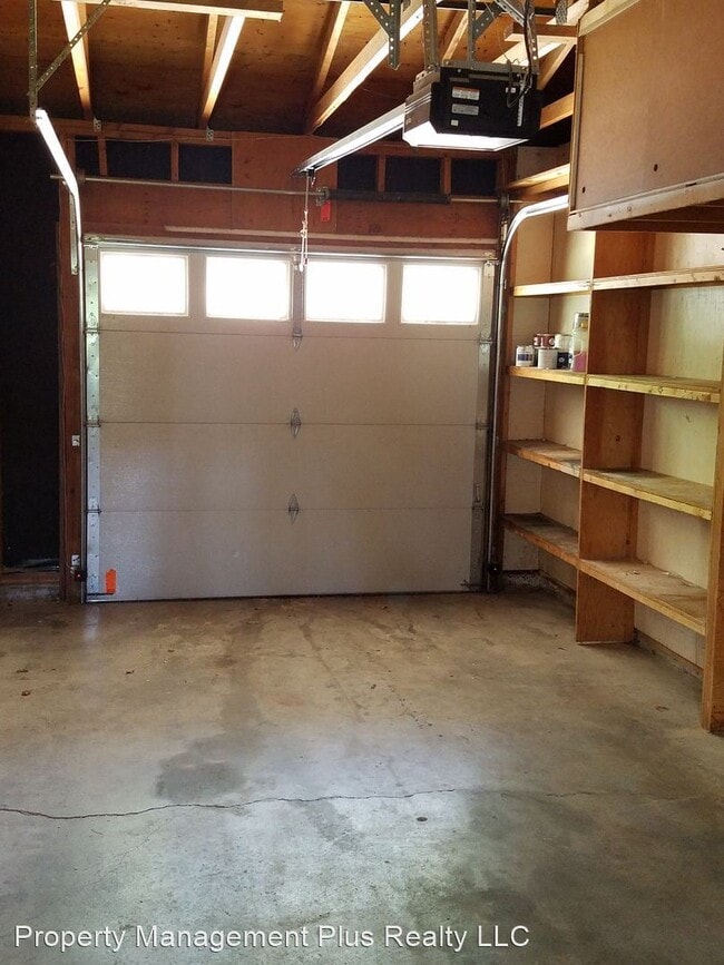 Building Photo - 4 br, 1.5 bath House - 1011 Yeager Dr