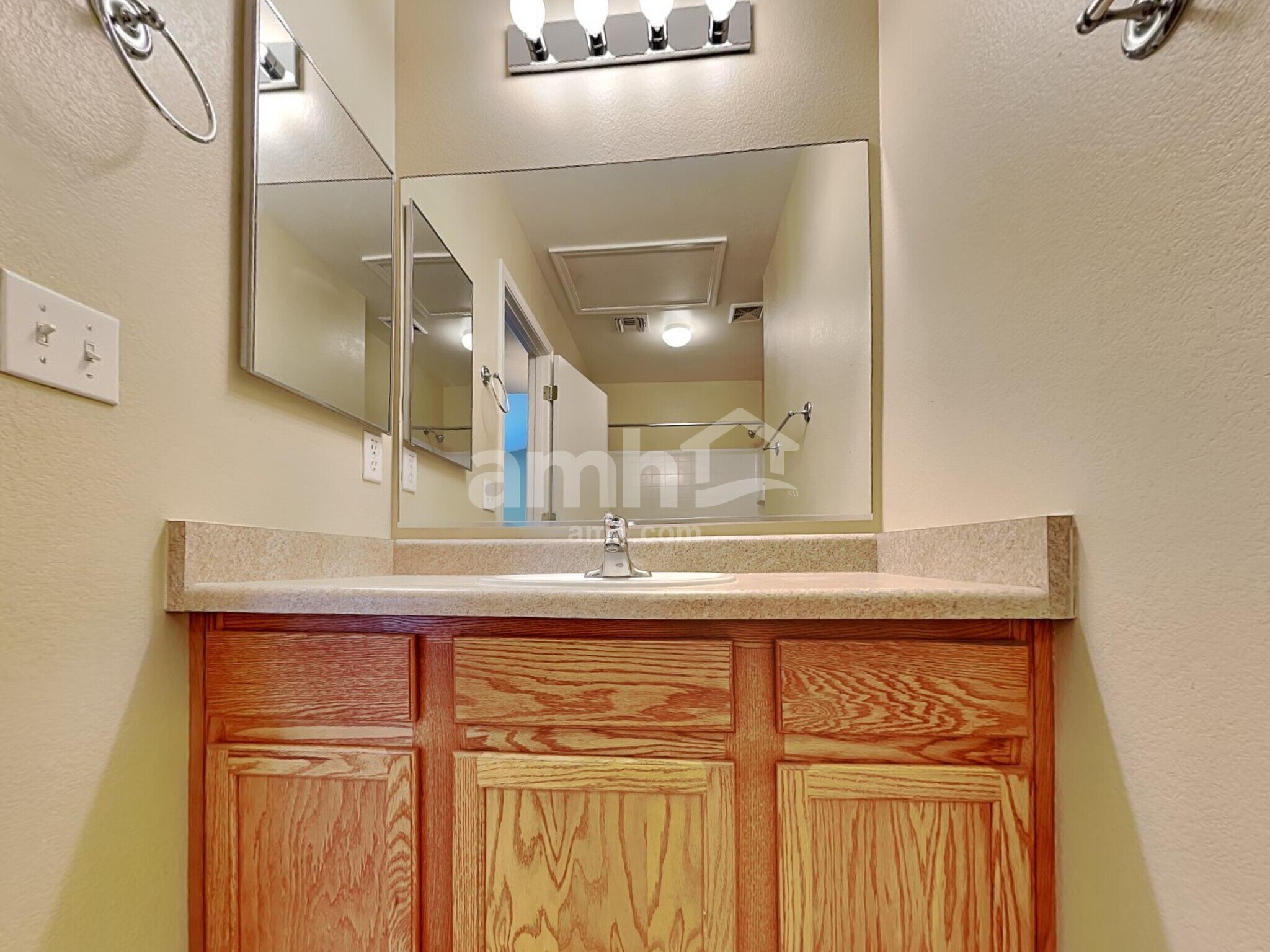 Building Photo - 782 W Calle Ormino