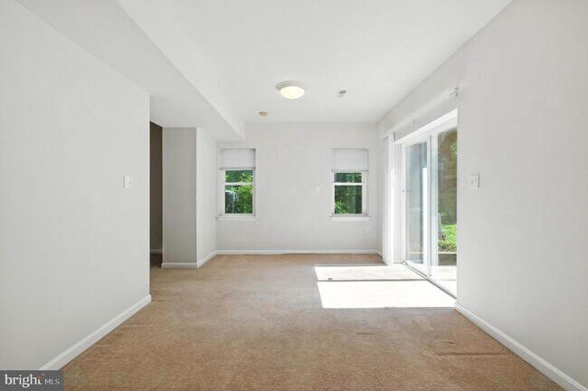 Building Photo - 3241 Henson Ave