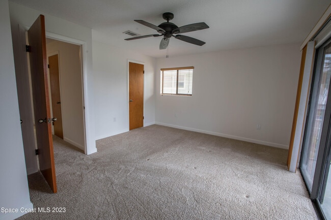 Building Photo - 277 Monroe Ave