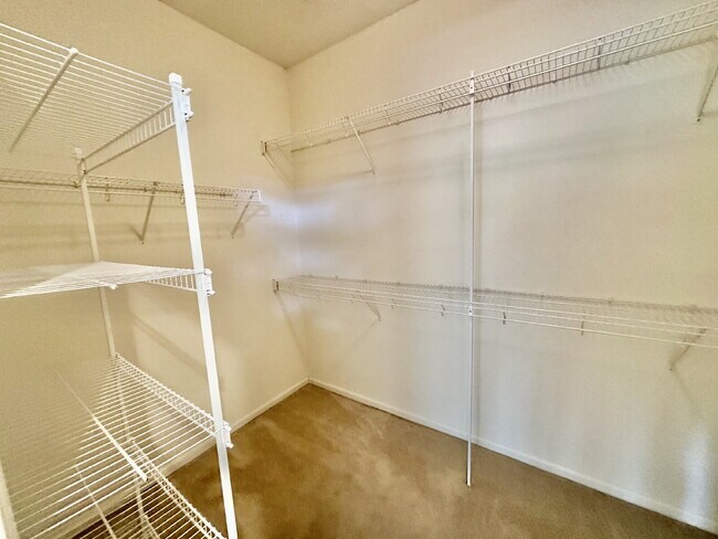 Building Photo - Outstanding Two Bedroom Home in Sun City!
