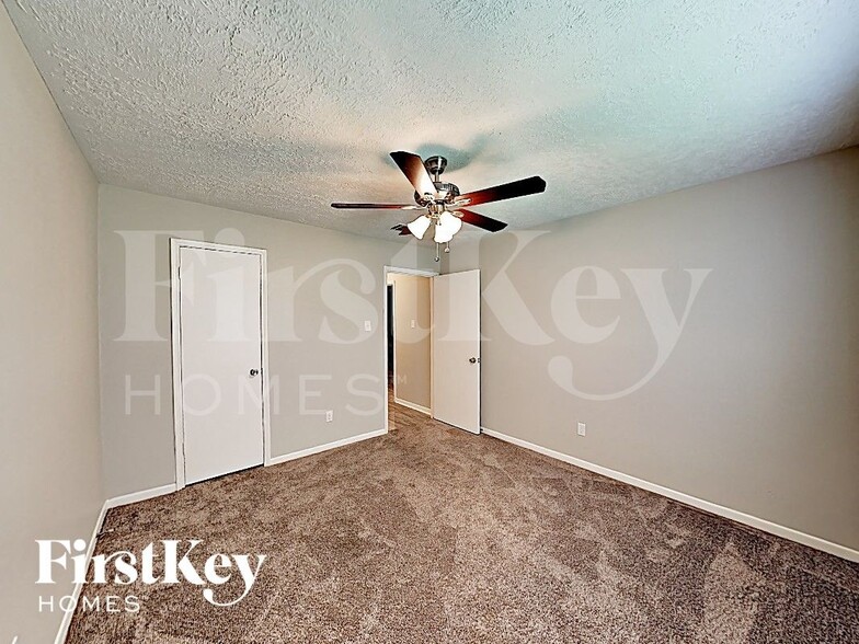 Building Photo - 7123 Foxmar Ln