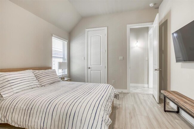 Building Photo - 29114 Davenport Dr