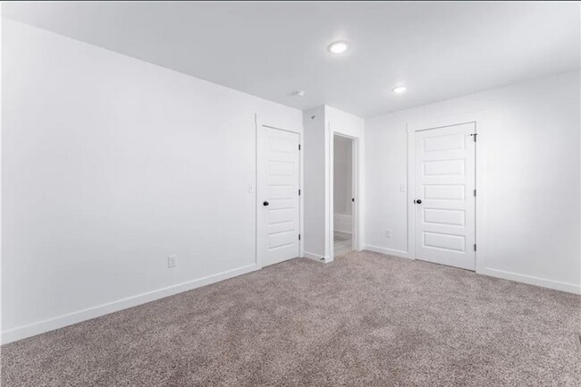 Building Photo - Bright and Modern 2BR, 2.5 Bath Rental in ...
