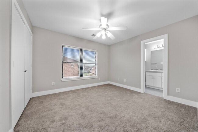 Building Photo - 9716 Linkmeadow Ln