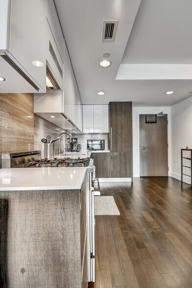 Building Photo - 142 Hermann St