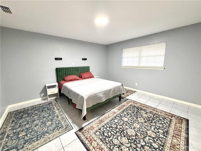 Building Photo - 404 N 16th St