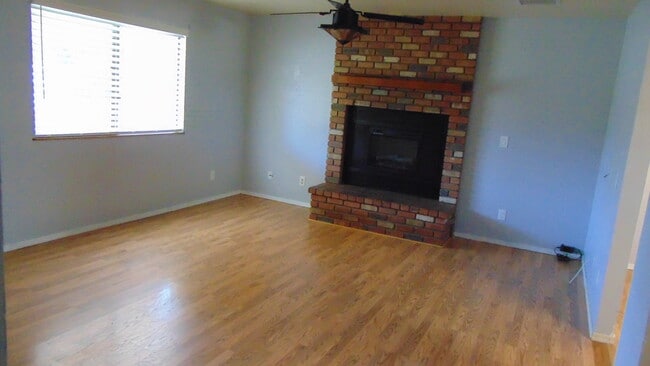Building Photo - 4720 N Spring Dr