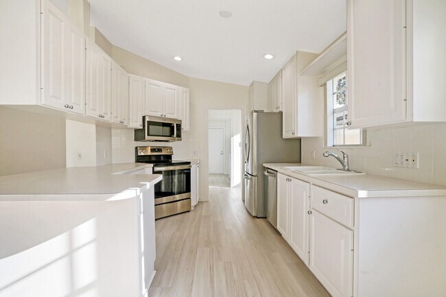 Building Photo - 8128 Montserrat Pl