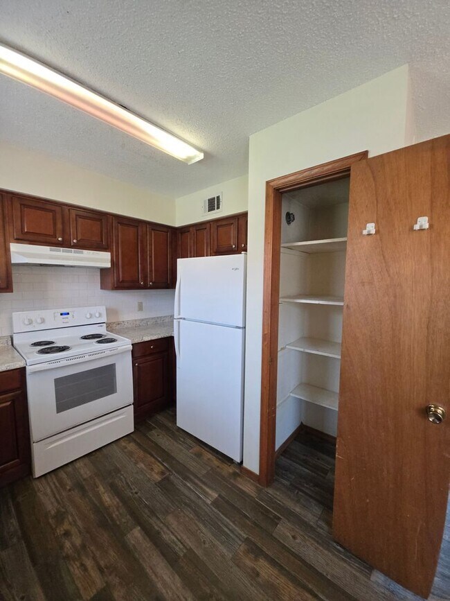 Building Photo - 1208 S Frankfort Ave