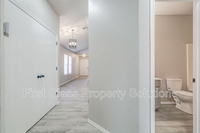 Building Photo - 1322 Commerce Dr
