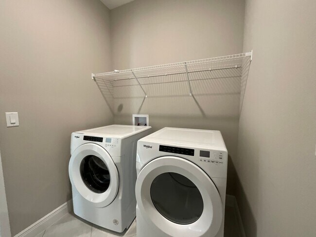 Building Photo - Brand New Home with all the upgrades in an all families community
