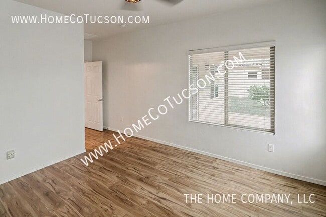 Building Photo - 34584 S Bronco Dr