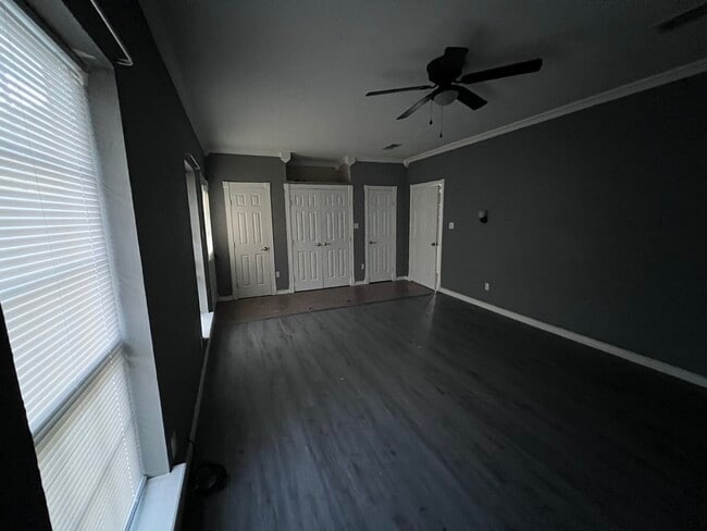 Building Photo - 218 E Haven Rd