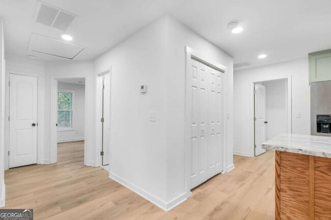 Building Photo - 408 E Marable St